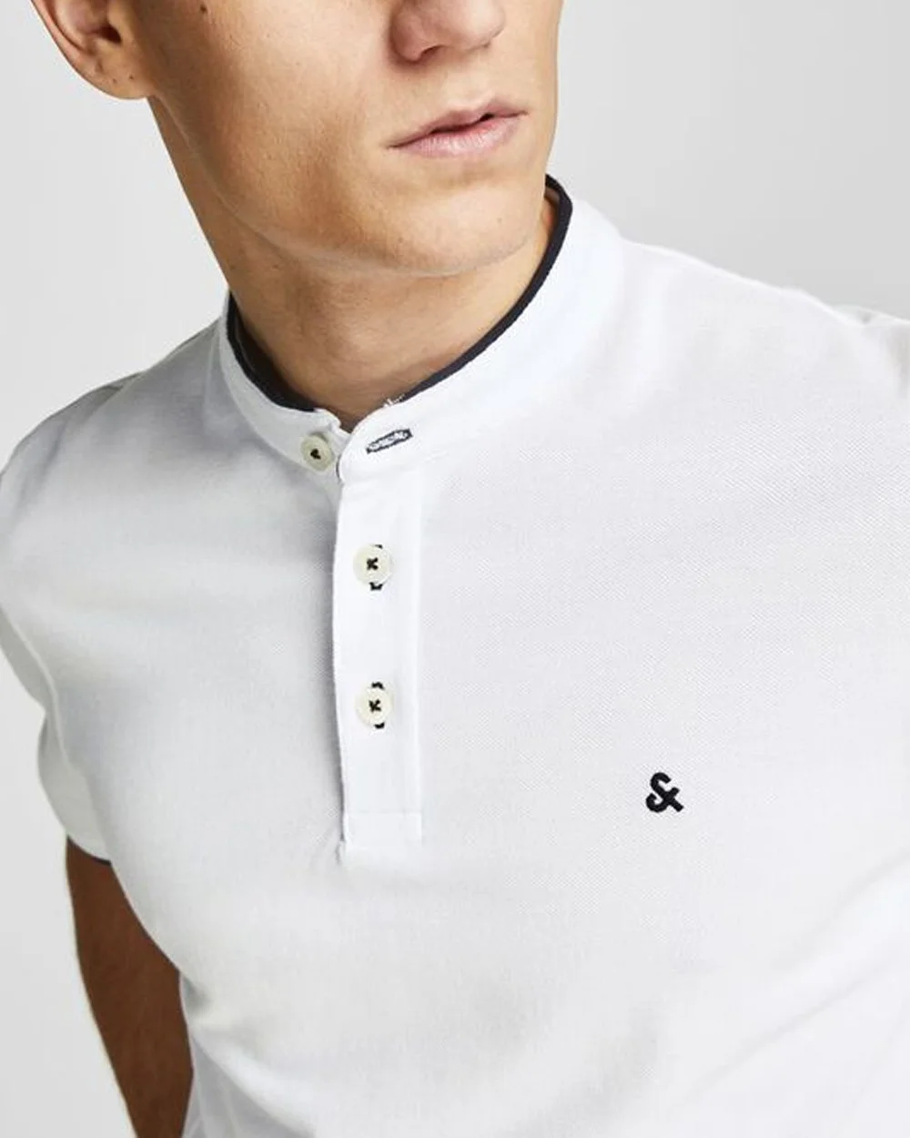 Φωτογραφία προϊόντος: JACK & JONES ΑΝΔΡΙΚΗ ΚΟΝΤΟΜΑΝΙΚΗ ΠΟΛΟ ΜΠΛΟΥΖΑ - 12199711 ΑΣΠΡΟ