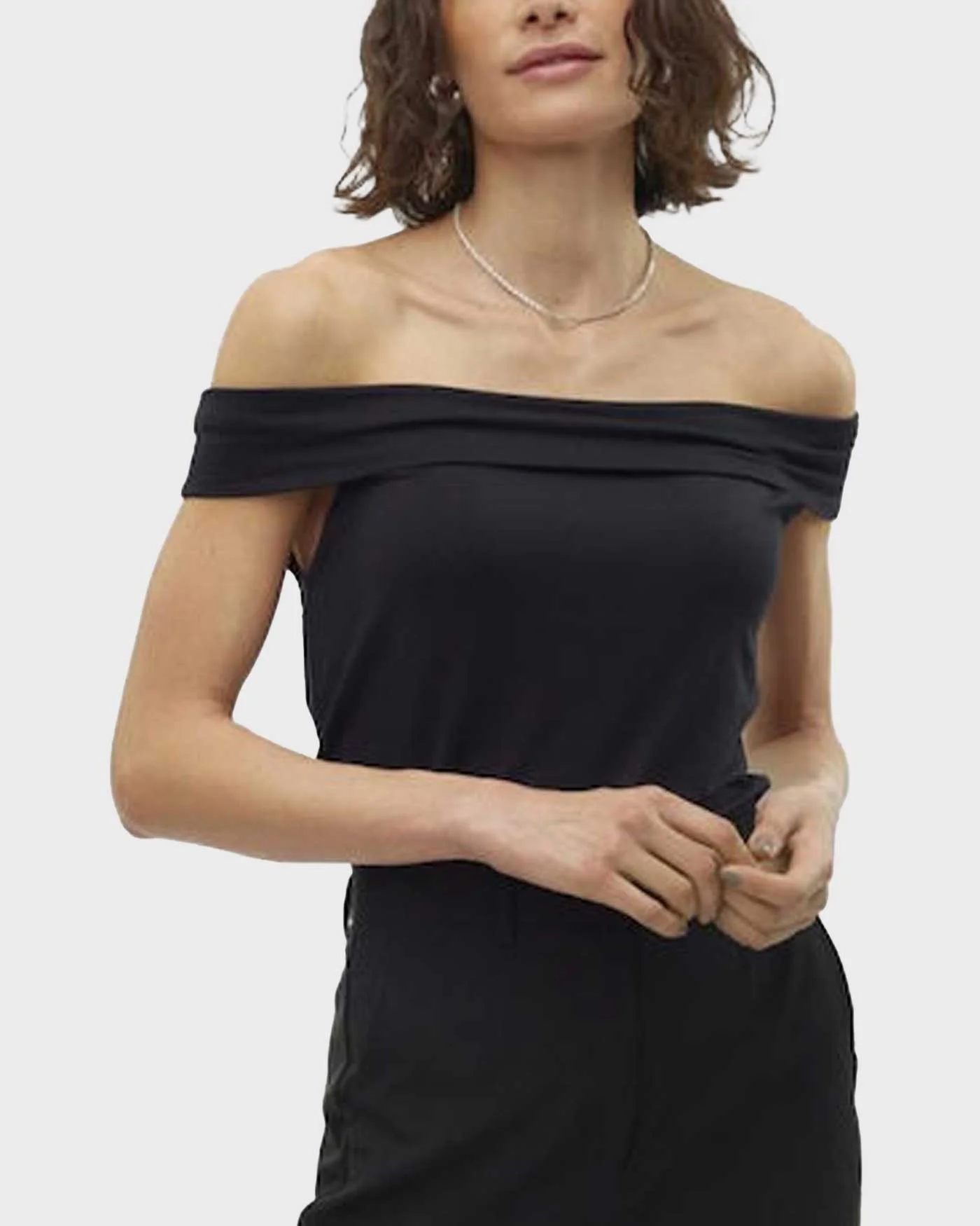 Φωτογραφία προϊόντος: VERO MODA ΓΥΝΑΙΚΕΙΑ ΜΠΛΟΥΖΑ ΚΑΝΟΝΙΚΗ ΓΡΑΜΜΗ OFF-SHOULDER - 10307367 ΜΑΥΡΟ
