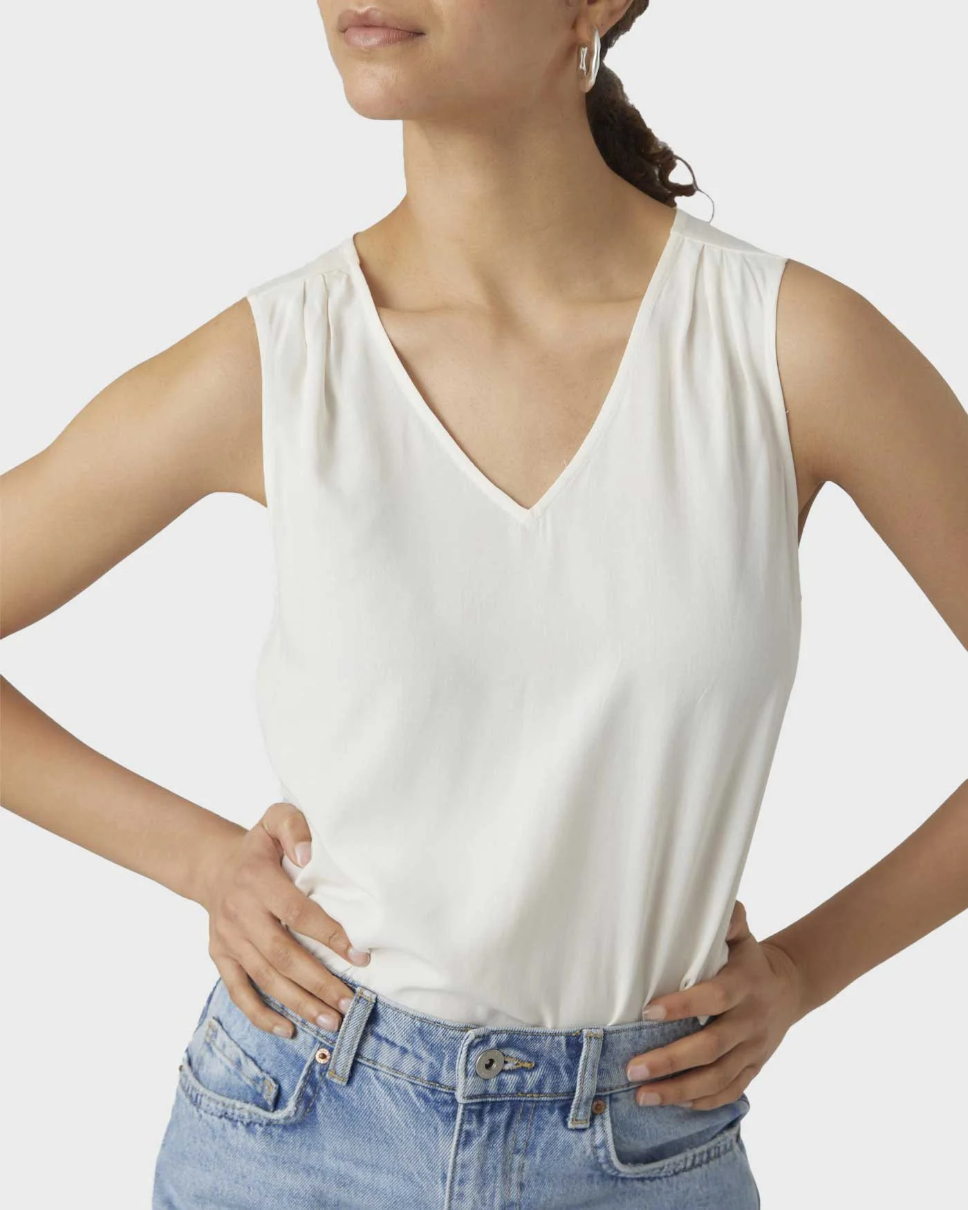 Φωτογραφία προϊόντος: VERO MODA ΓΥΝΑΙΚΕΙΑ ΜΠΛΟΥΖΑ ΑΜΑΝΙΚΗ V-NECK ΧΑΛΑΡΗ ΓΡΑΜΜΗ - 10286648 ΑΣΠΡΟ