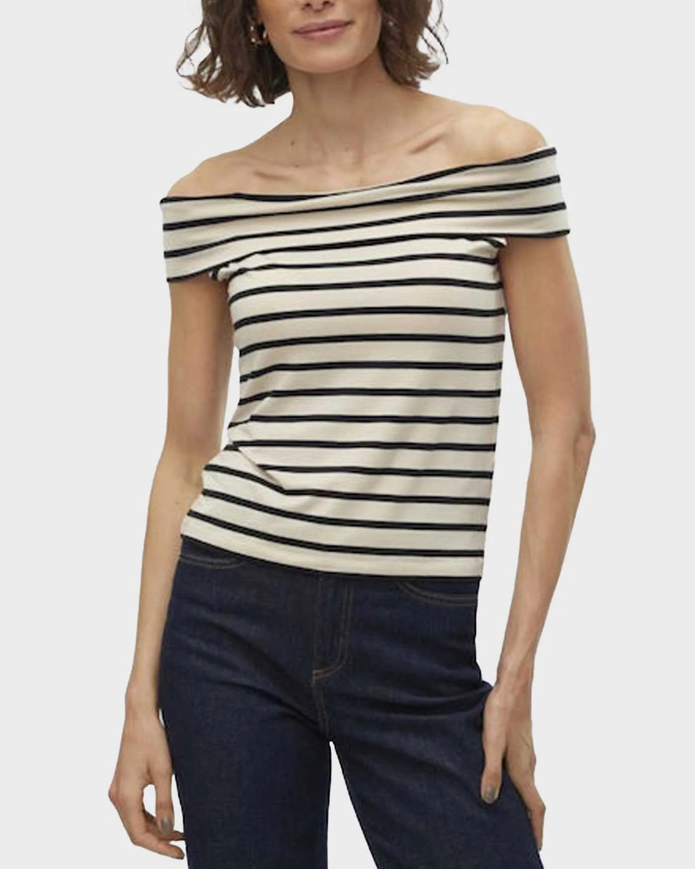 Φωτογραφία προϊόντος: VERO MODA ΓΥΝΑΙΚΕΙΑ ΜΠΛΟΥΖΑ ΚΑΝΟΝΙΚΗ ΓΡΑΜΜΗ OFF-SHOULDER - 10307367 ΑΣΠΡΟ
