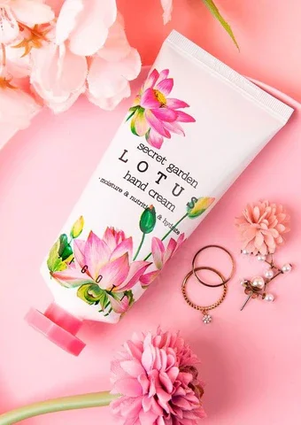Φωτογραφία προϊόντος: Jigott Secret Garden Lotus Hand Cream Κρέμα χεριών με εκχύλισμα λωτού 100ml