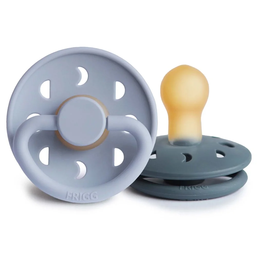 Φωτογραφία προϊόντος: FRIGG Σετ 2 Πιπίλες Latex Moon Phase Powder Blue/Slate 0-6 Μηνών