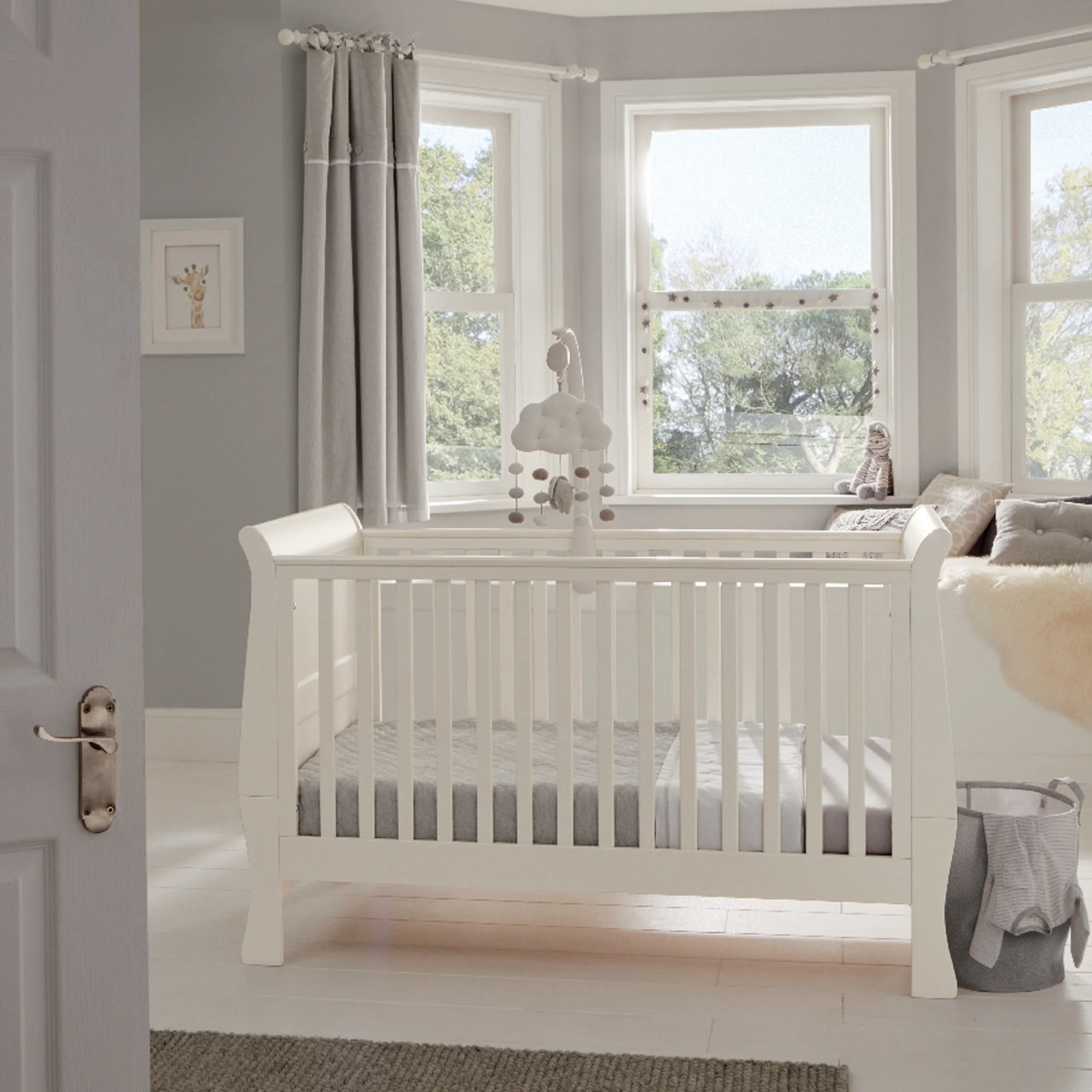Φωτογραφία προϊόντος: Παιδικό Κρεβάτι Mamas + Papas Μia Sleigh White (Δώρο στρώμα Bebe Strom Απόλλων)