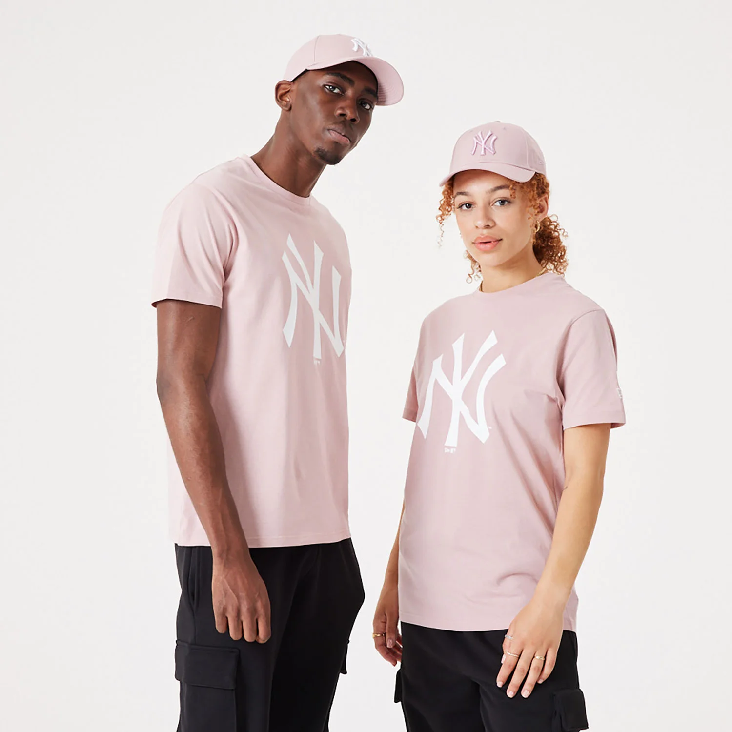 Φωτογραφία προϊόντος: NEW ERA NEW YORK YANKEES MLB LEAGUE ESSENTIAL T-SHIRT ΡΟΖ