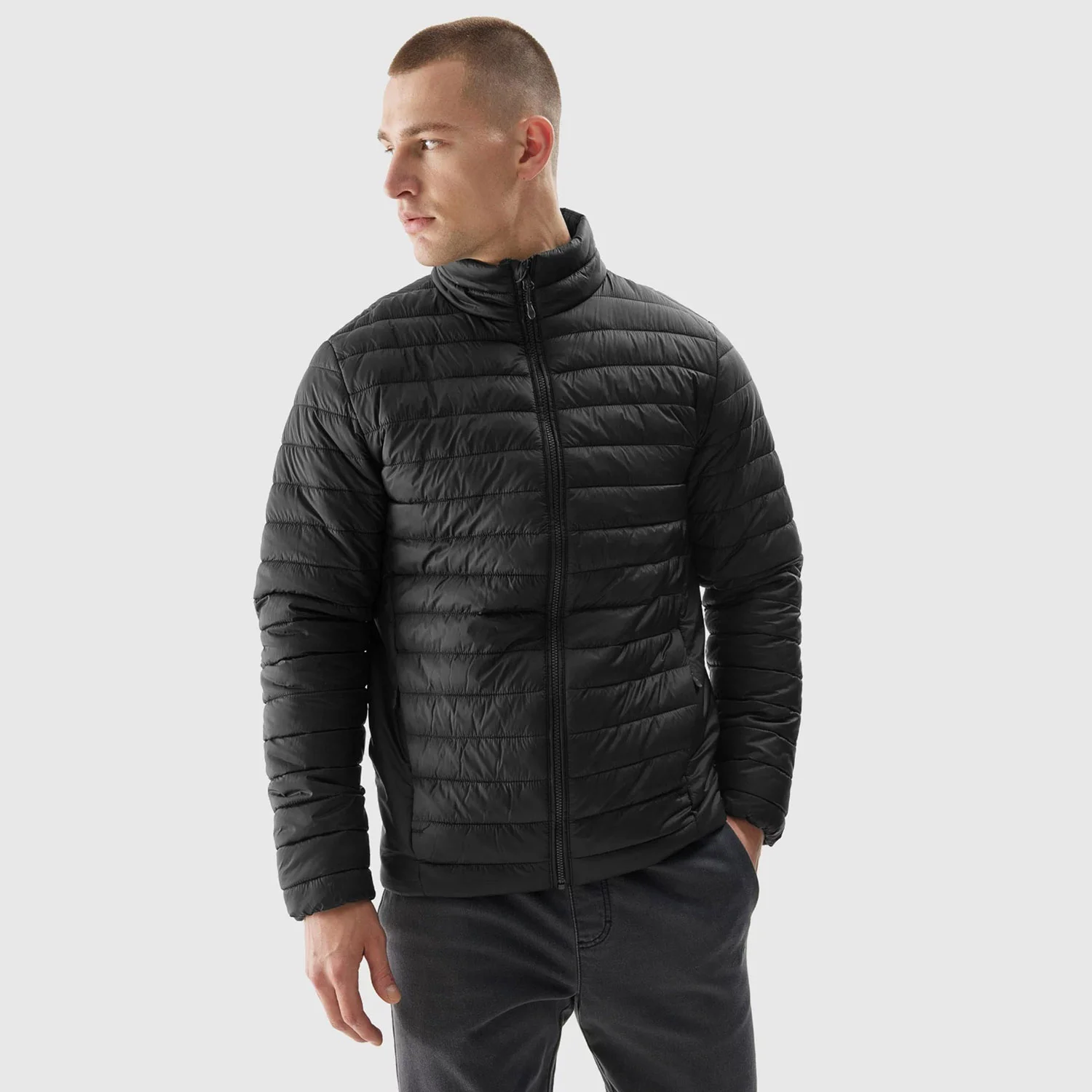 Φωτογραφία προϊόντος: 4F MEN'S DOWN JACKET WITH RECYCLED FILLING ΜΑΥΡΟ
