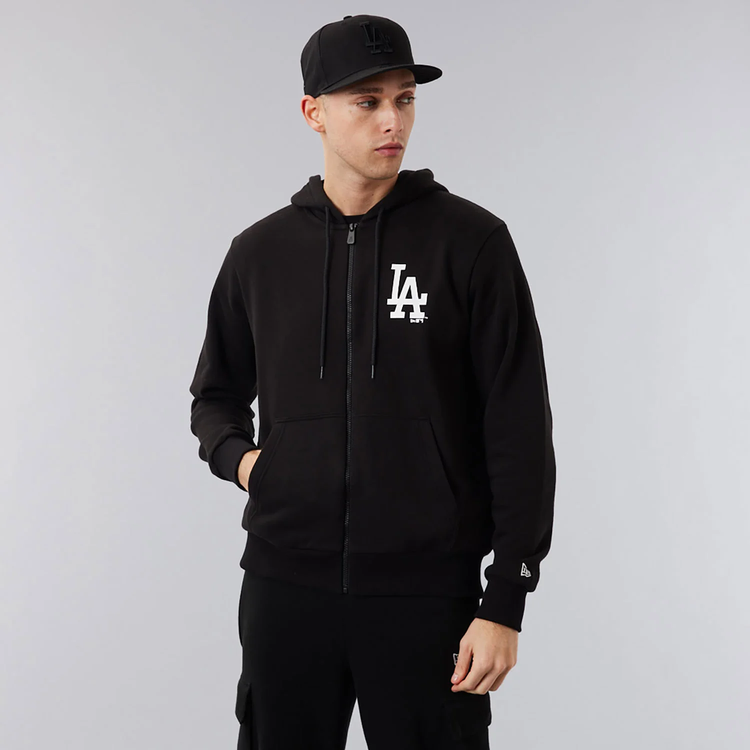 Φωτογραφία προϊόντος: NEW ERA LOS ANGELES DODGERS LEAGUE ESSENTIAL FULL ZIP HOODIE - 60284775