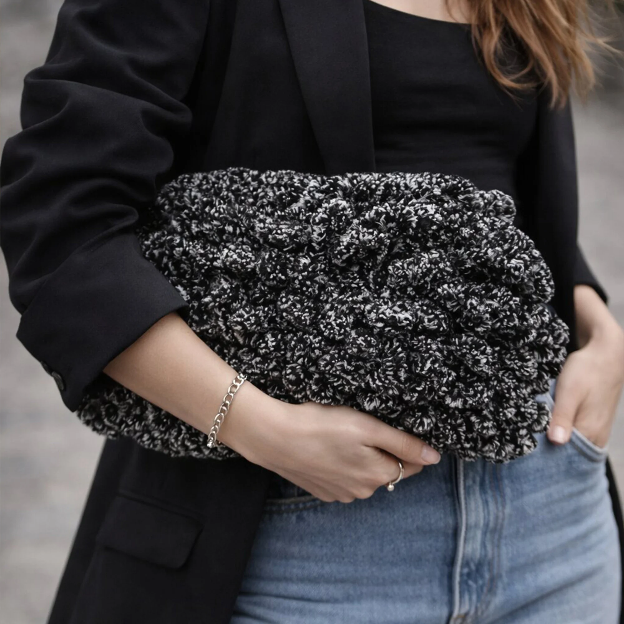 Φωτογραφία προϊόντος: Χειροποίητη Puffy Τσάντα Clutch – Μαύρο/Γκρι Melange