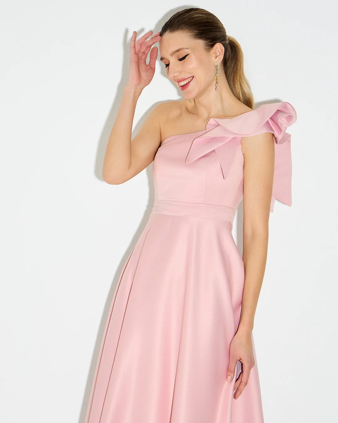 Φωτογραφία προϊόντος: Andrianopoulos Fashion Stores since 1930 Ροζ One-Shoulder Φόρεμα με τον Αρχιτεκτονικό Φιόγκο – Andrianopoulos