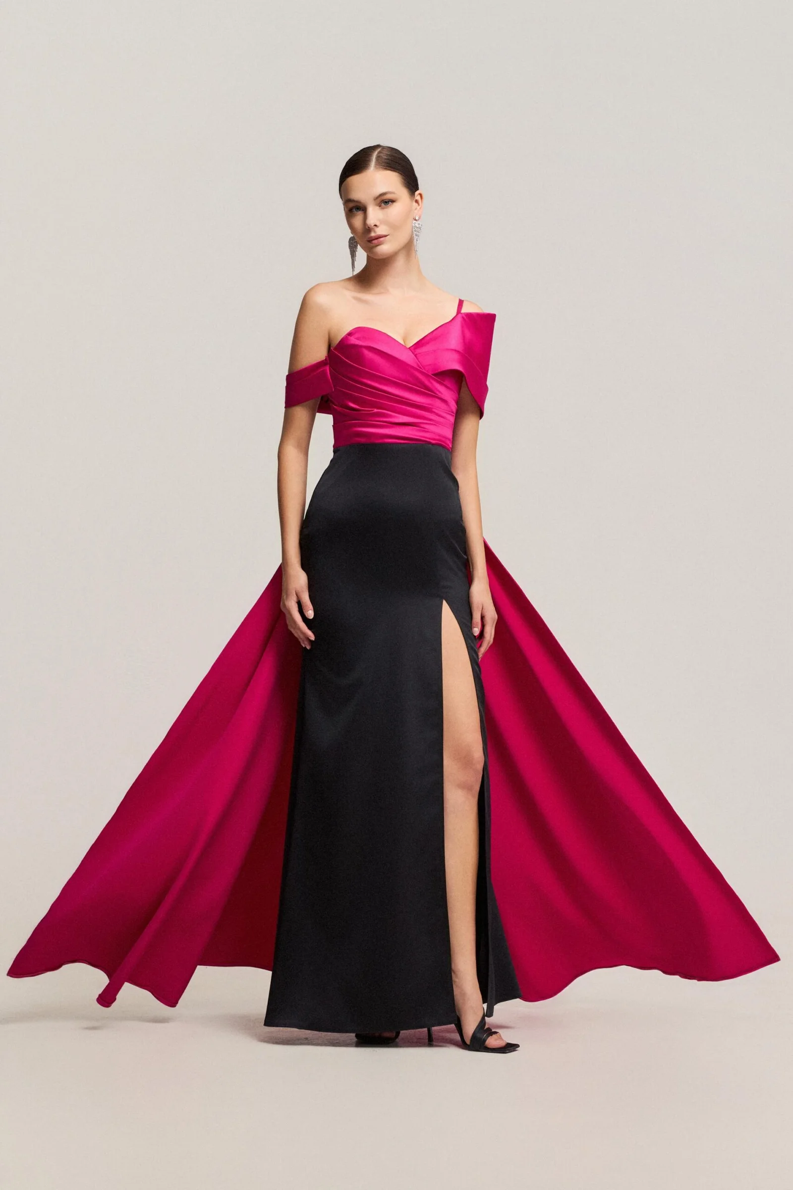 Φωτογραφία προϊόντος: Andrianopoulos Fashion Stores since 1930 Δίχρωμο Μάξι Φόρεμα με Φούξια Ντραπέ Μπούστο + Δραματική Ουρά – Andrianopoulos