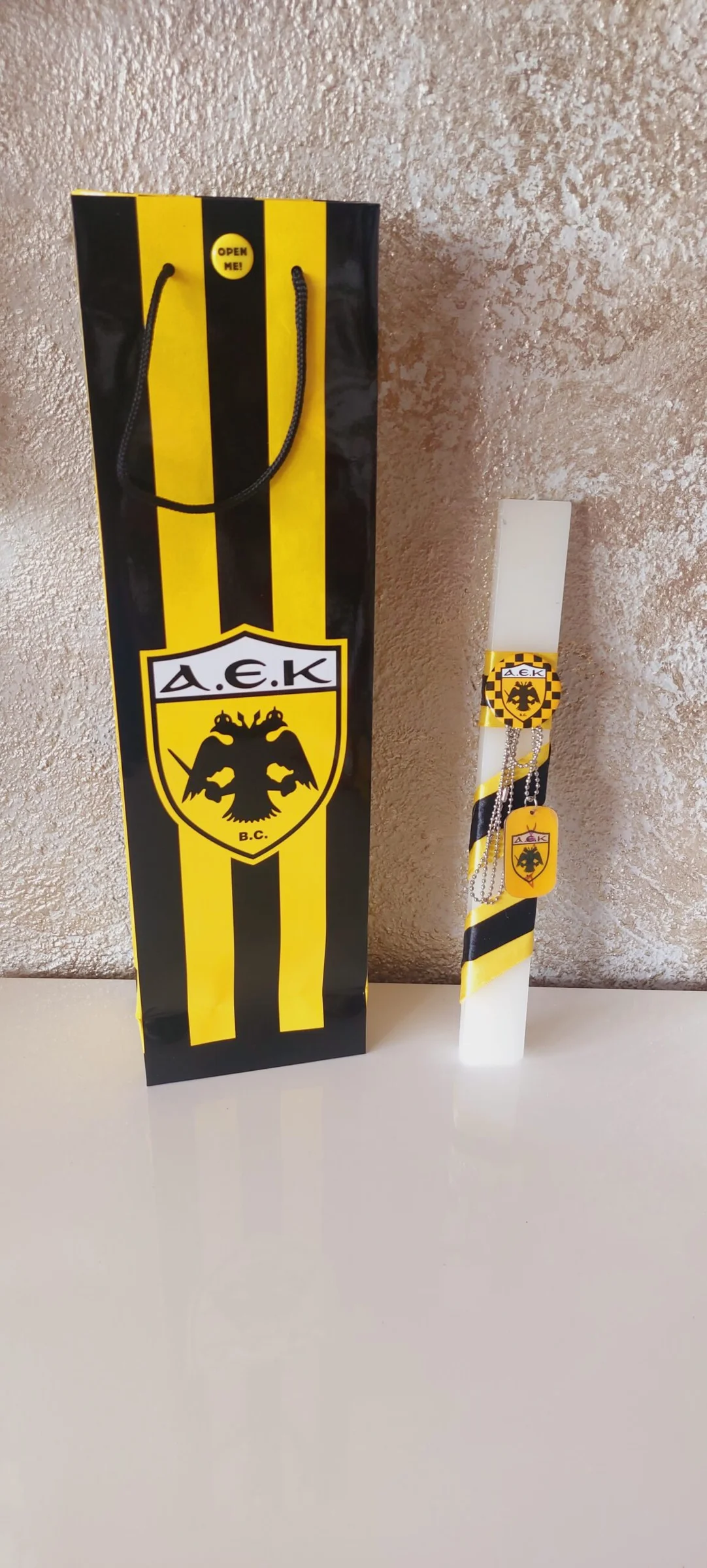Φωτογραφία προϊόντος: Σετ Πασχαλινή Λαμπάδα αρωματική ΑΕΚ και τσάντα XL με τον ύμνο