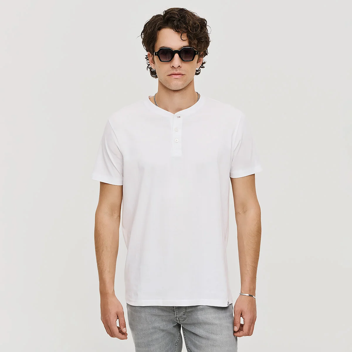 Φωτογραφία προϊόντος: Ανδρικό T-shirt Με Κουμπιά Λευκό Brokers
