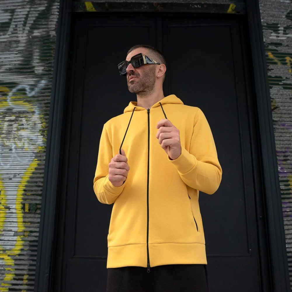 Φωτογραφία προϊόντος: ΚΙΤΡΙΝΗ HOODIE ΖΑΚΕΤΑ ΜΕ ΚΟΥΚΟΥΛΑ ΚΑΙ ΤΣΕΠΕΣ ΜΕ ΚΕΝΤΗΜΑ ΣΤΗΝ ΠΛΑΤΗ I-CLOTHING