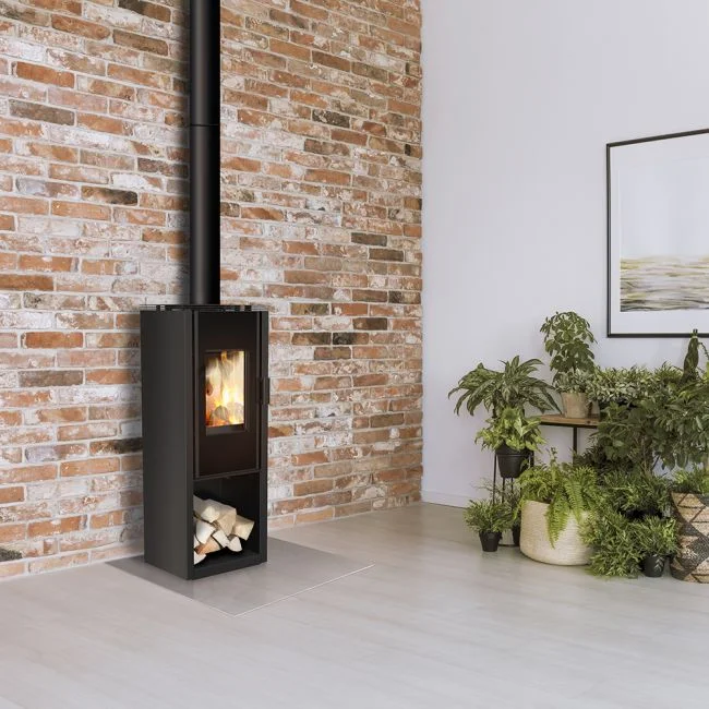 Φωτογραφία προϊόντος: KRATKI KOZA/ENYO/FLAT/02 (A+) ECODESIGN 6KW (55-70M2) ΕΝΕΡΓΕΙΑΚΗ ΣΟΜΠΑ ΞΥΛΟΥ ΑΠΟ ΧΑΛΥΒΑ ΜΕ ΕΠΕΝΔΥΣΗ TERMOTEC ΚΑΙ ΞΥΛΑΠΟΘΗΚΗ