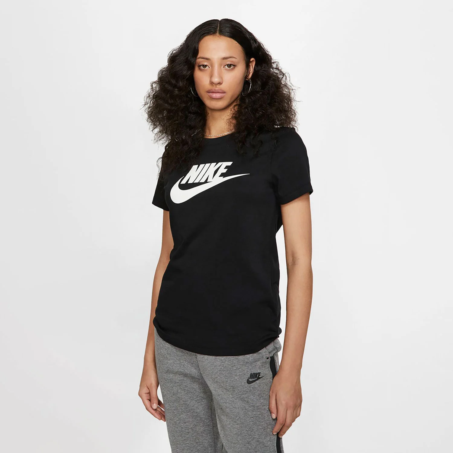 Φωτογραφία προϊόντος: NIKE SPORTSWEAR ESSENTIAL T-SHIRT ΜΑΥΡΟ