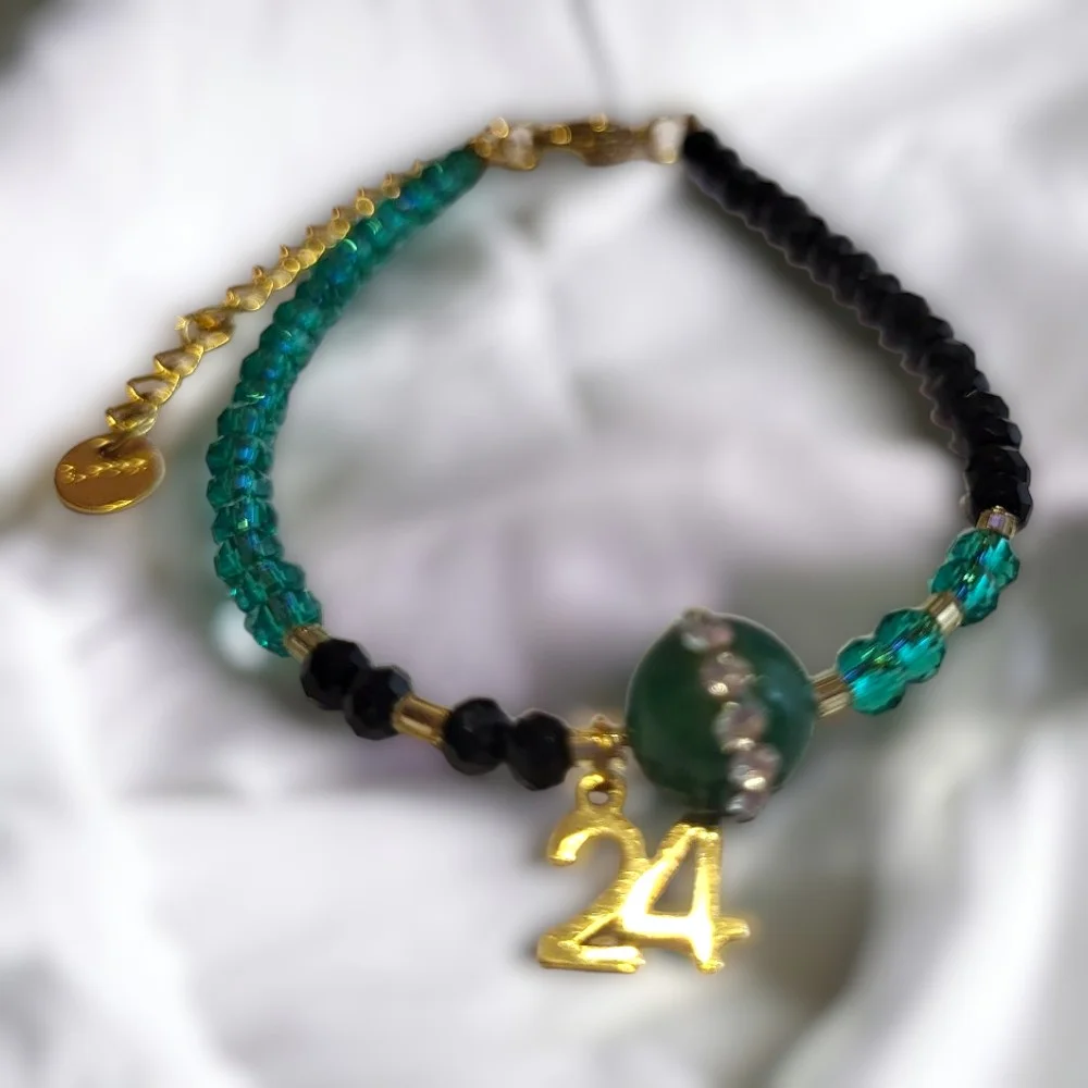 Φωτογραφία προϊόντος: Handmade Πετρόλ Πέτρα Με Πετρόλ / Μαύρες Χάντρες Γούρι 2024 PeBlack
