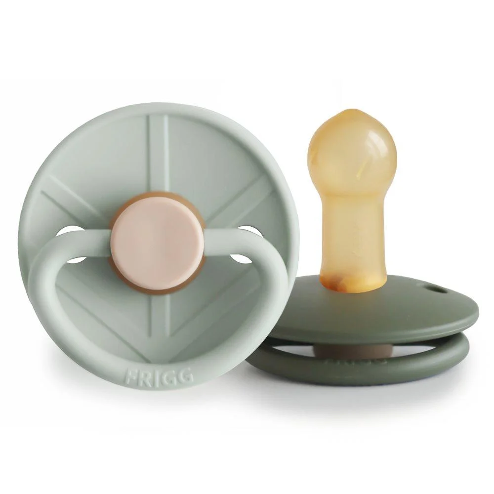 Φωτογραφία προϊόντος: FRIGG Σετ 2 Πιπίλες Latex Little Viking Sage/Olive 6-18 Μηνών