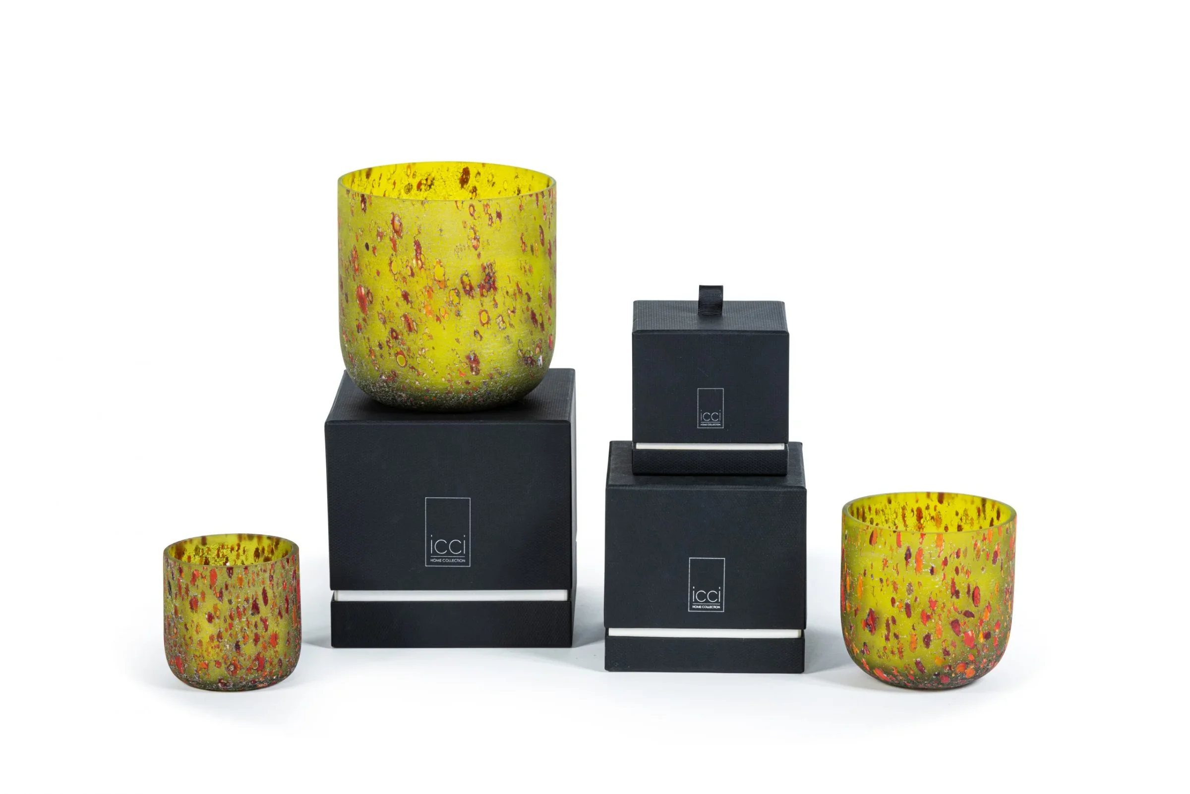 Φωτογραφία προϊόντος: Scented candle green orange spotted (19 Joie de Vivre) 8 cm x 9 cm
