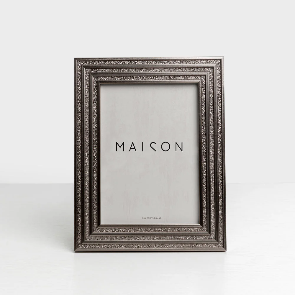 Φωτογραφία προϊόντος: LINEA 4 ΚΟΡΝΙΖΑ 18.2x1.4x23.3cm POLYRESIN ΜΑΥΡΟ ΓΥΑΛΙ