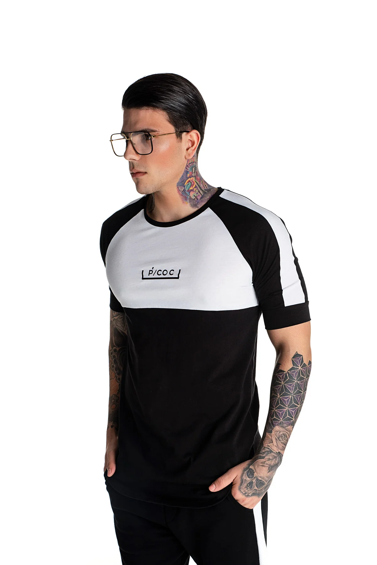 Φωτογραφία προϊόντος: Ασπρόμαυρο t-shirt με λογότυπο μπροστά