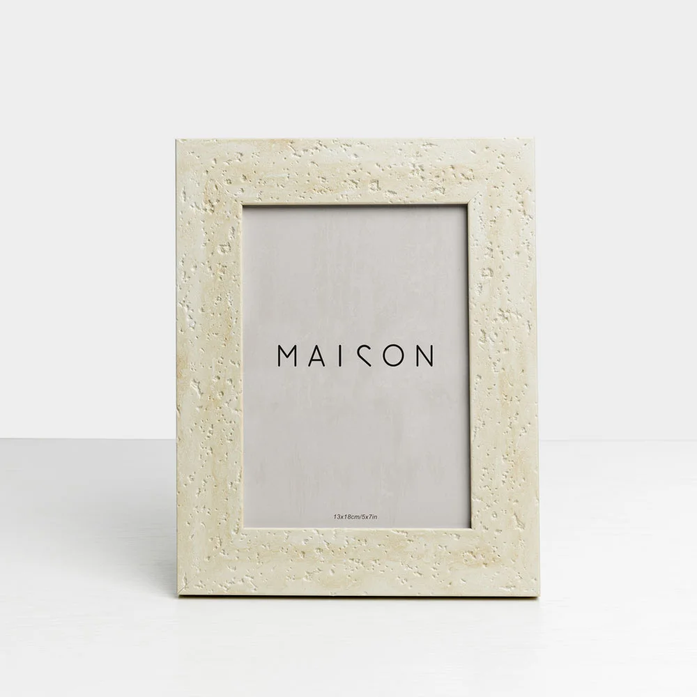 Φωτογραφία προϊόντος: LITHOS ΚΟΡΝΙΖΑ 18.6x1.5x23.7cm POLYRESIN BEIGE ΓΥΑΛΙ