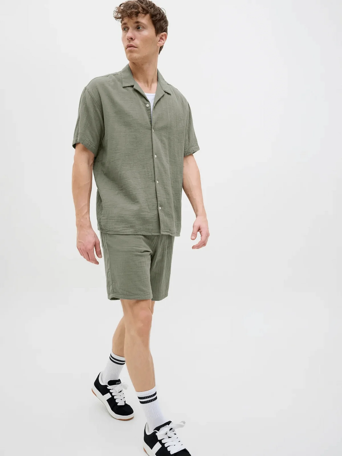 Φωτογραφία προϊόντος: Jack & Jones Βαμβακερό σόρτς relaxed fit Jack&Jones λαδί χρώμα