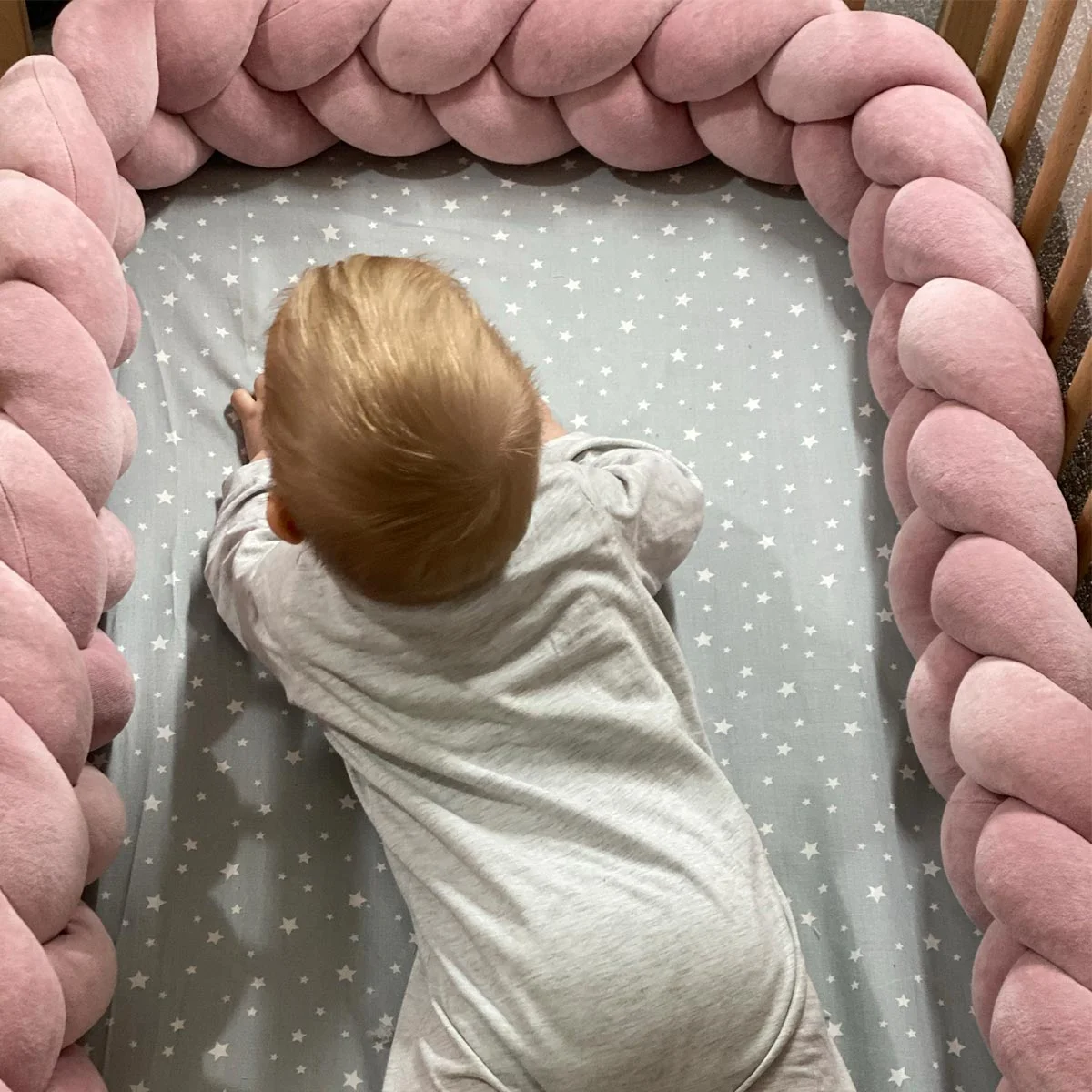 Φωτογραφία προϊόντος: Handmade Baby Collection Προστατευτική πλεξούδα – Σάπιο μήλο ανοιχτό