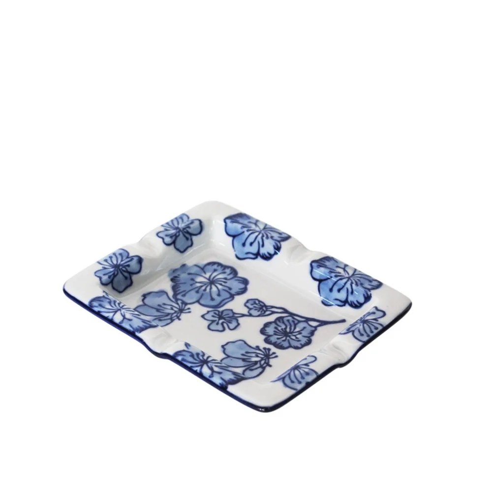 Φωτογραφία προϊόντος: Plastona Σταχτοδοχείο blue porc.flower 13x10,5cm