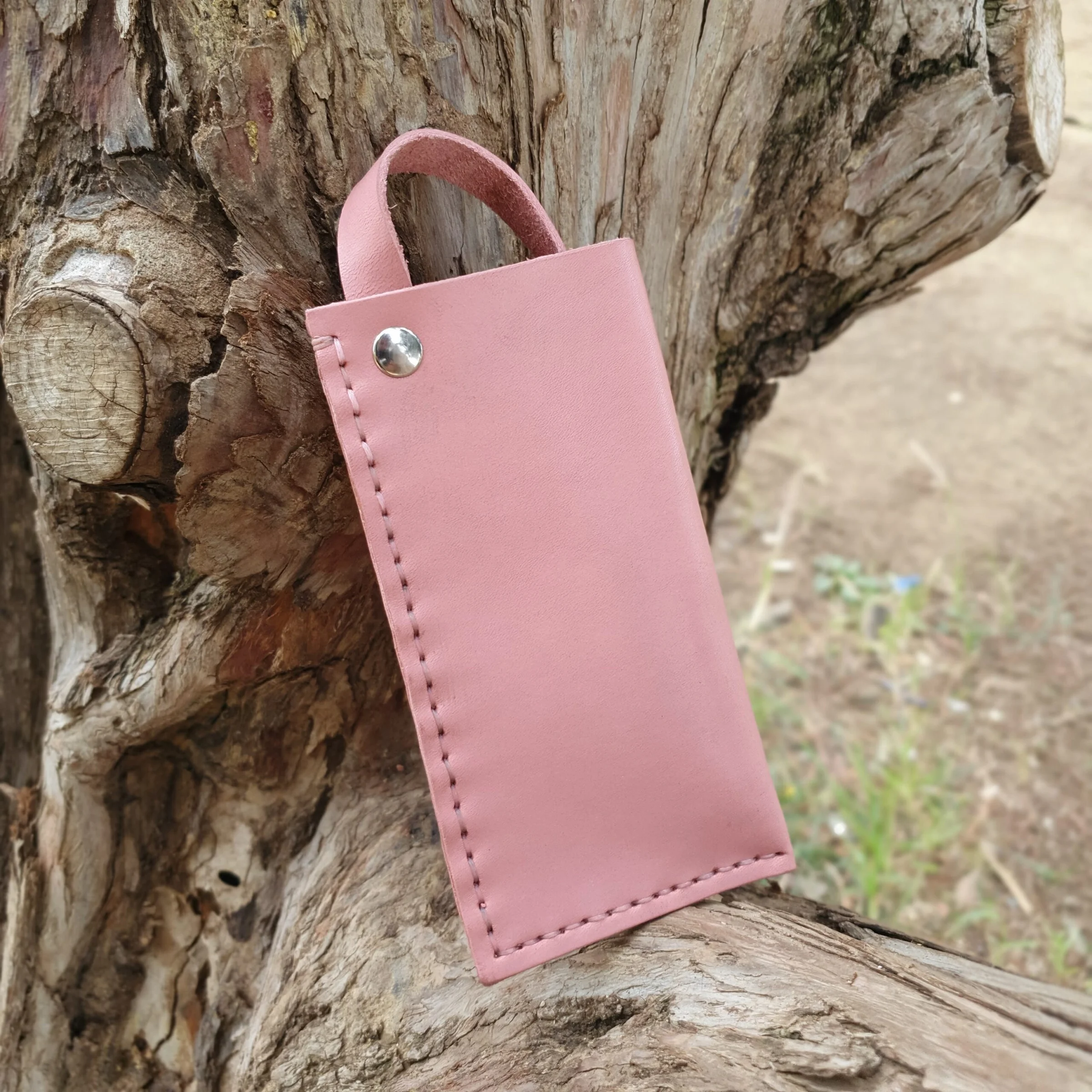 Φωτογραφία προϊόντος: ByLeather ΧΕΙΡΟΠΟΙΗΤΗ ΔΕΡΜΑΤΙΝΗ ΚΛΕΙΔΟΘΗΚΗ ΜΕ ΧΑΡΑΞΗ Ροζ