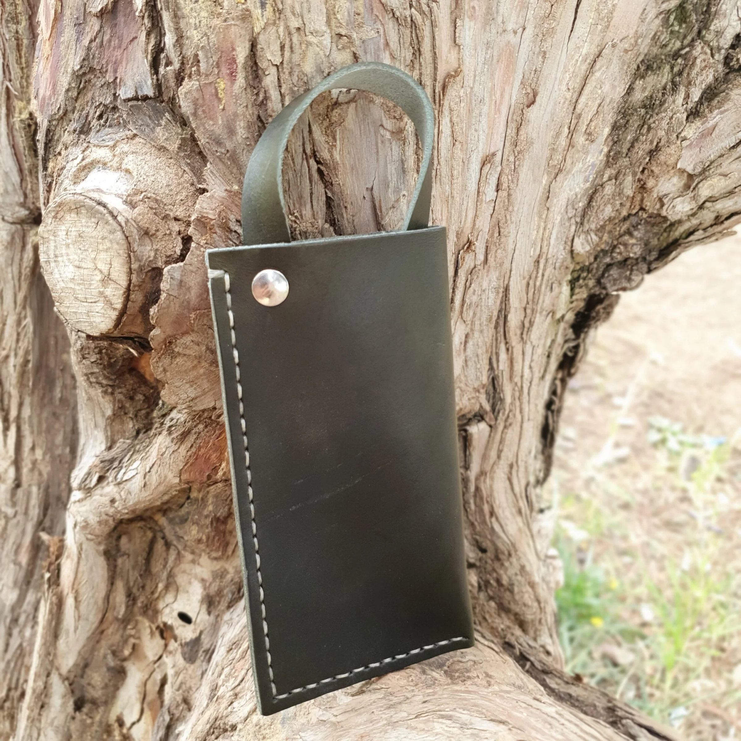 Φωτογραφία προϊόντος: ByLeather ΧΕΙΡΟΠΟΙΗΤΗ ΔΕΡΜΑΤΙΝΗ ΚΛΕΙΔΟΘΗΚΗ ΜΕ ΧΑΡΑΞΗ Λαδί