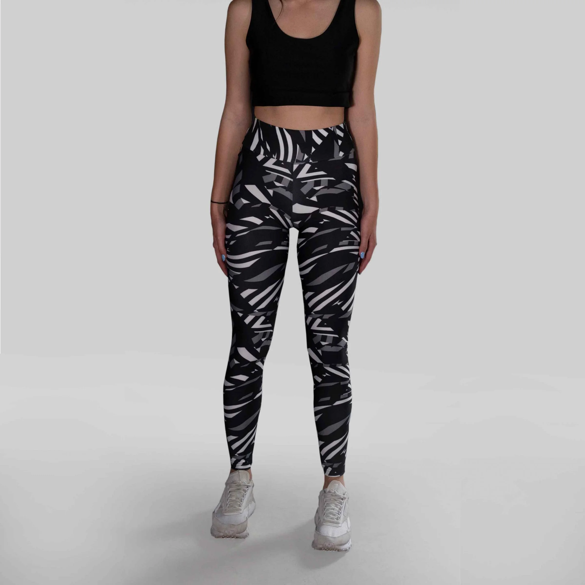 Φωτογραφία προϊόντος: LUCKYJOJO Abstract Black and White Print Leggings by Lucky Jojo