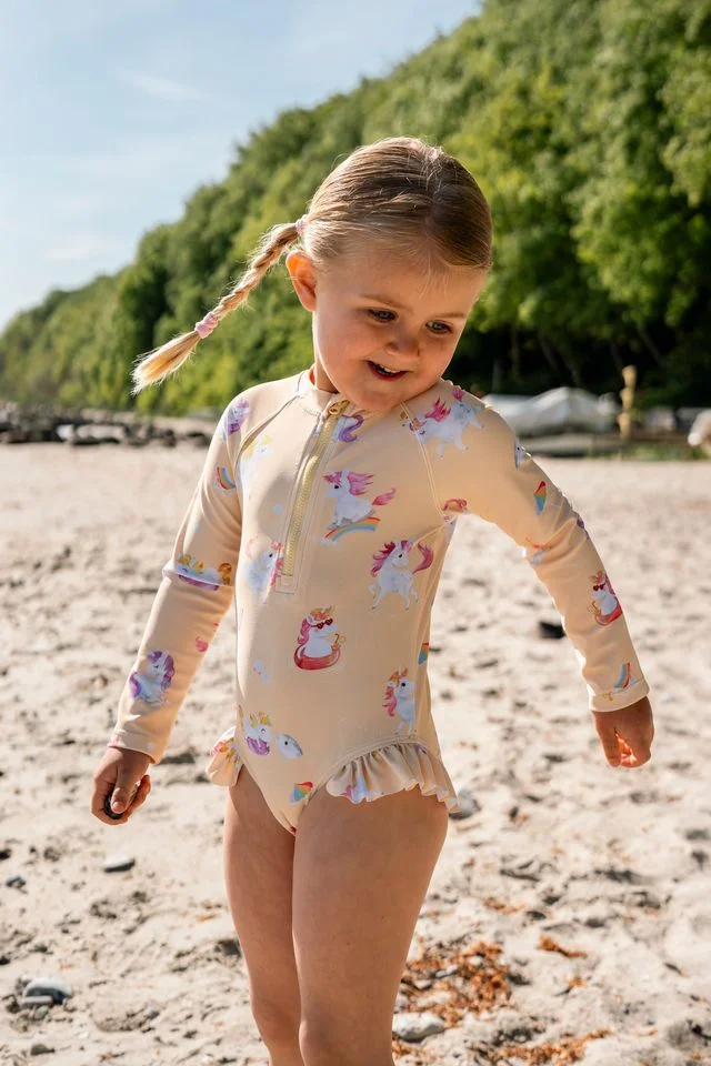 Φωτογραφία προϊόντος: Filibabba Vilje UV Suit Unicorn Shores