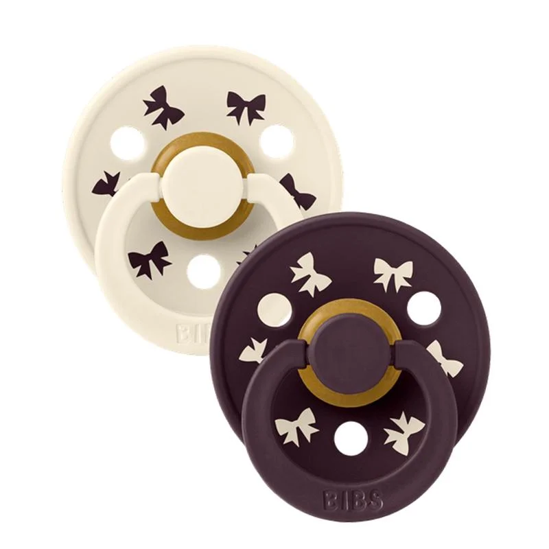 Φωτογραφία προϊόντος: BIBS – COLOUR ΣΕΤ ΠΙΠΙΛΕΣ 2ΤΜΧ – BOW IVORY PLUM – ΣΤΡΟΓΓΥΛΗ No1