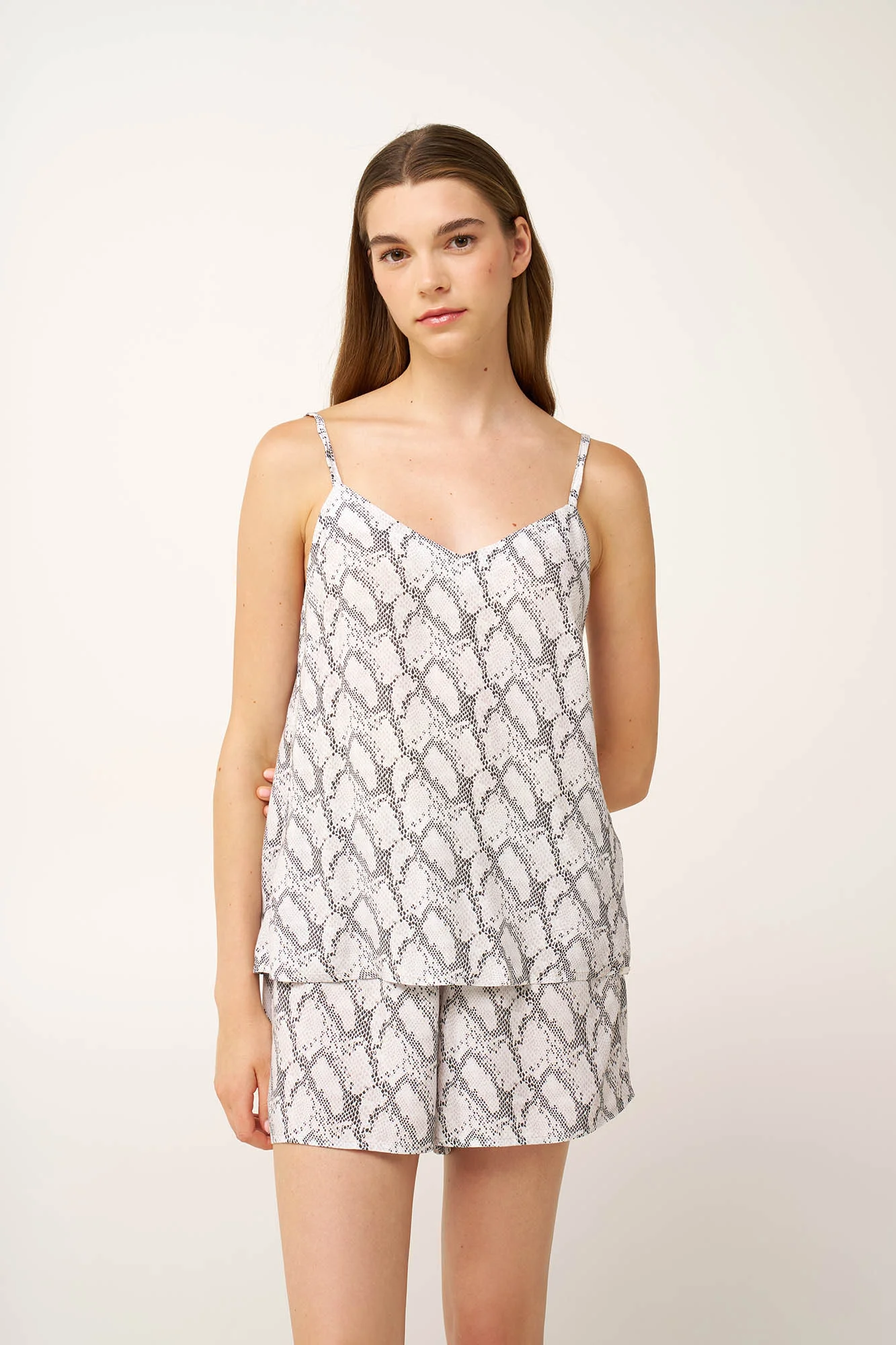 Φωτογραφία προϊόντος: VAMP Art.: 24128 BABY DOLL 100% VISCOSE POPLIN 60cmPlainShorts
