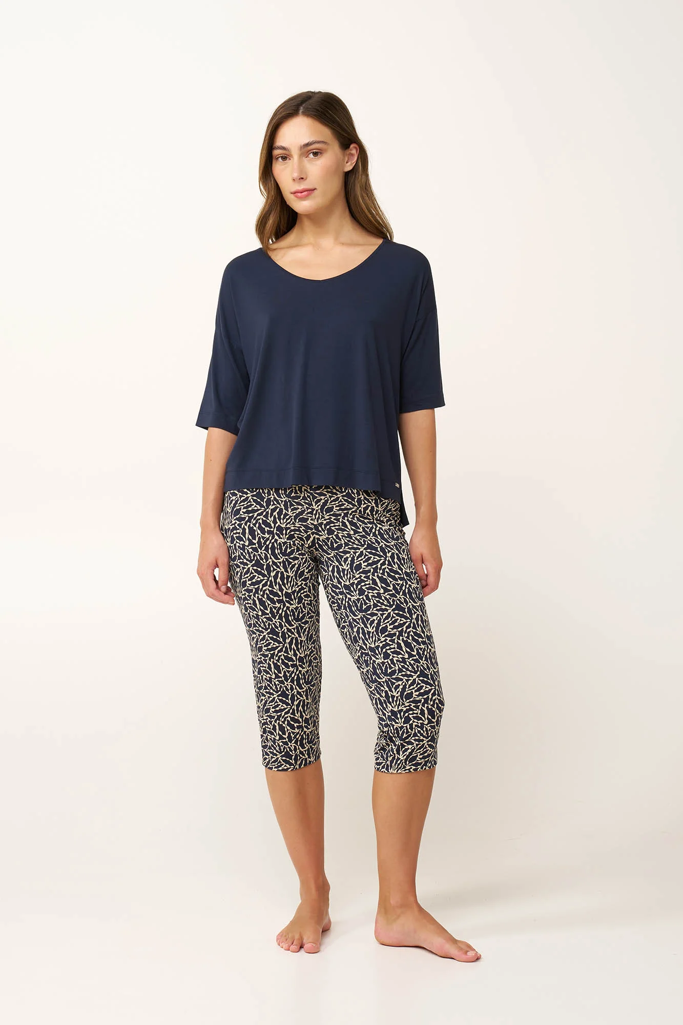 Φωτογραφία προϊόντος: VAMP 24115 PYJAMAS 93% MICROMODAL - 7% ELASTANE MICROMODAL SJ 60cmPlainCapri 3/4