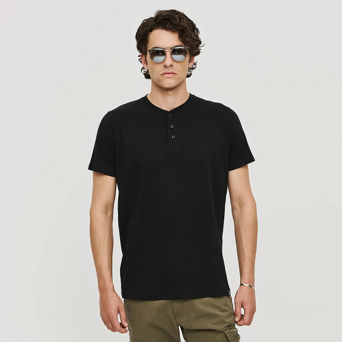 Φωτογραφία προϊόντος: Ανδρικό T-shirt Με Κουμπιά Μαύρο Brokers