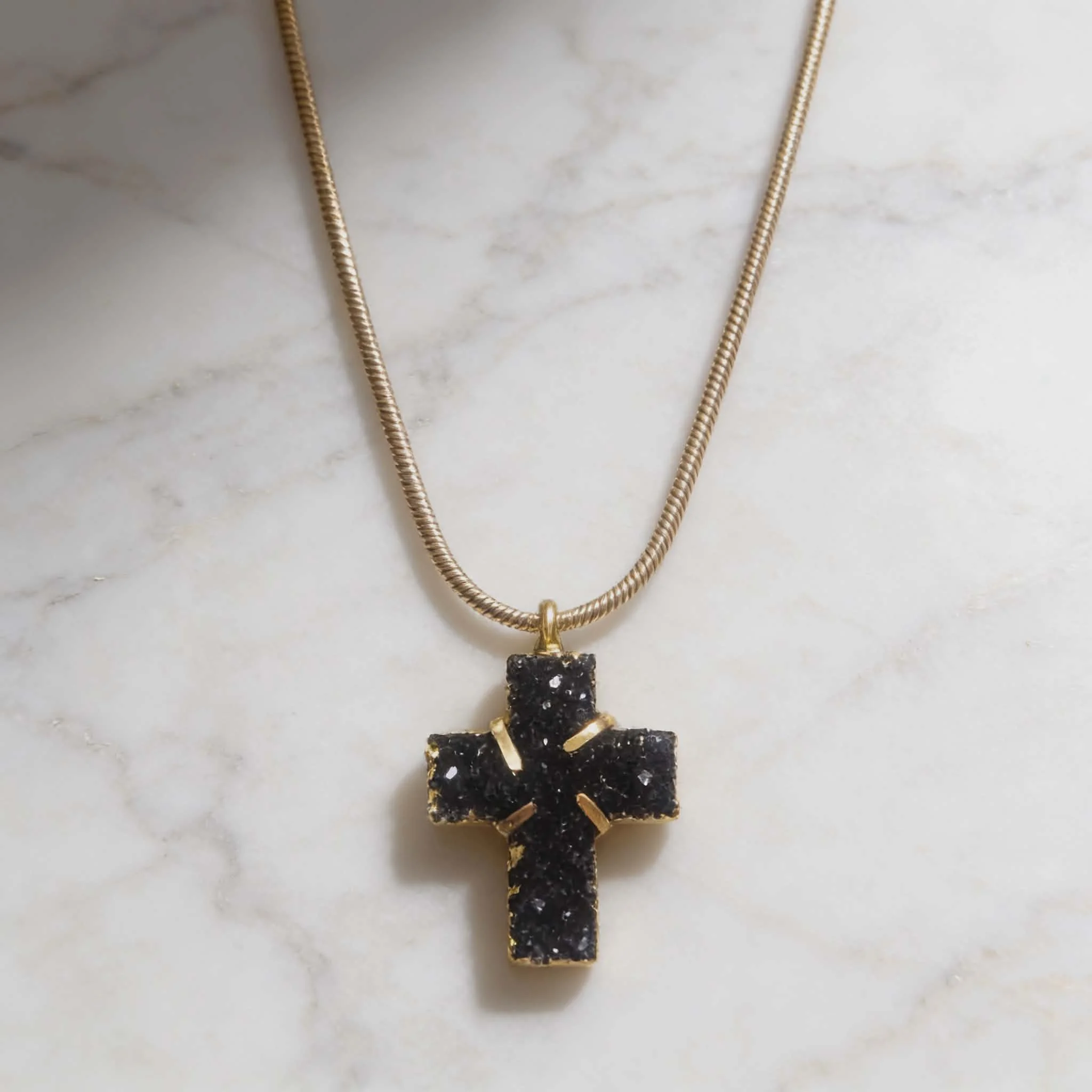 Φωτογραφία προϊόντος: LAVORE Black Crystal Cross Necklace Stainless Steel
