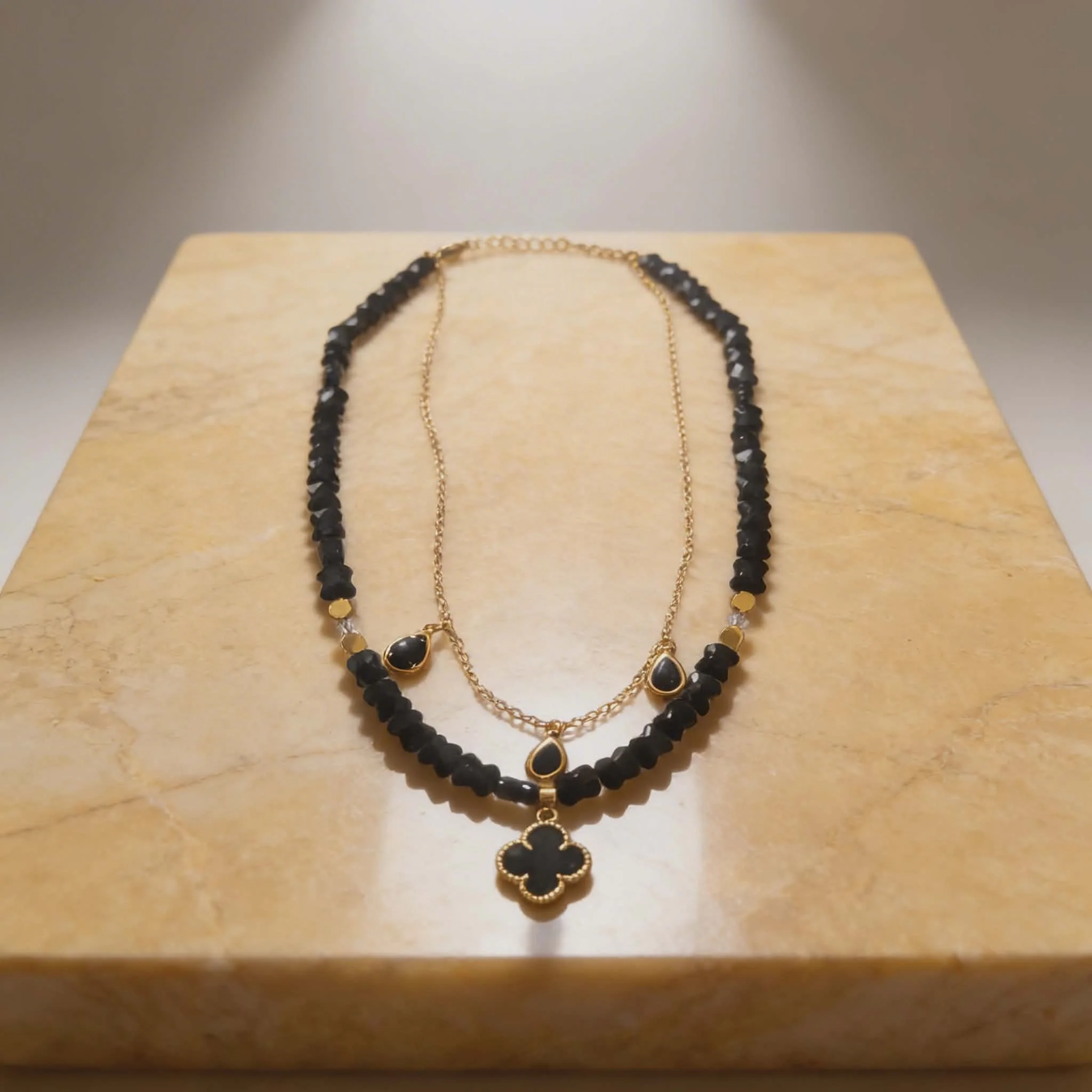Φωτογραφία προϊόντος: LAVORE Handmade Necklace with Black Crystals & Clover Charm