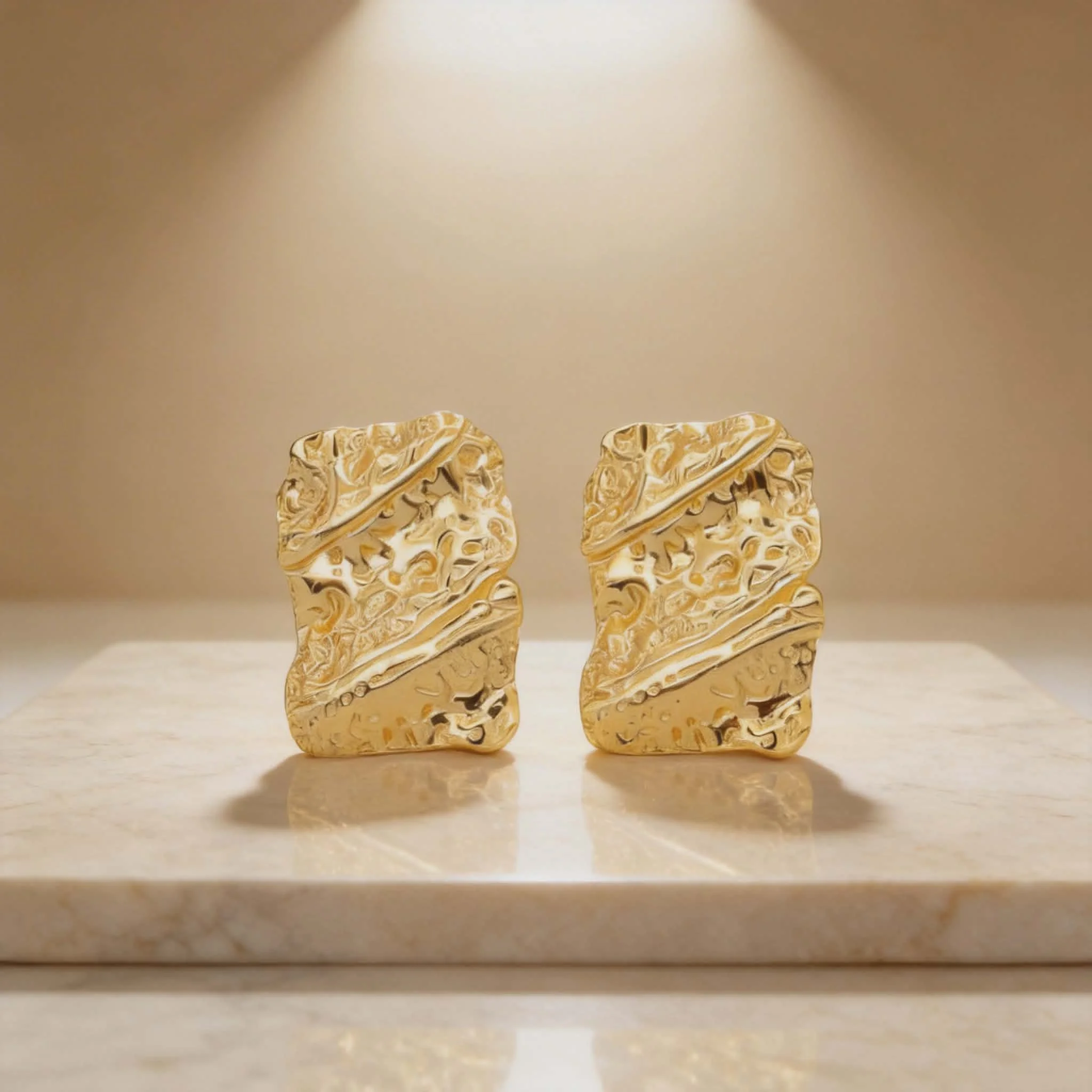 Φωτογραφία προϊόντος: LAVORE Gold Textured Geometric Stud Earrings