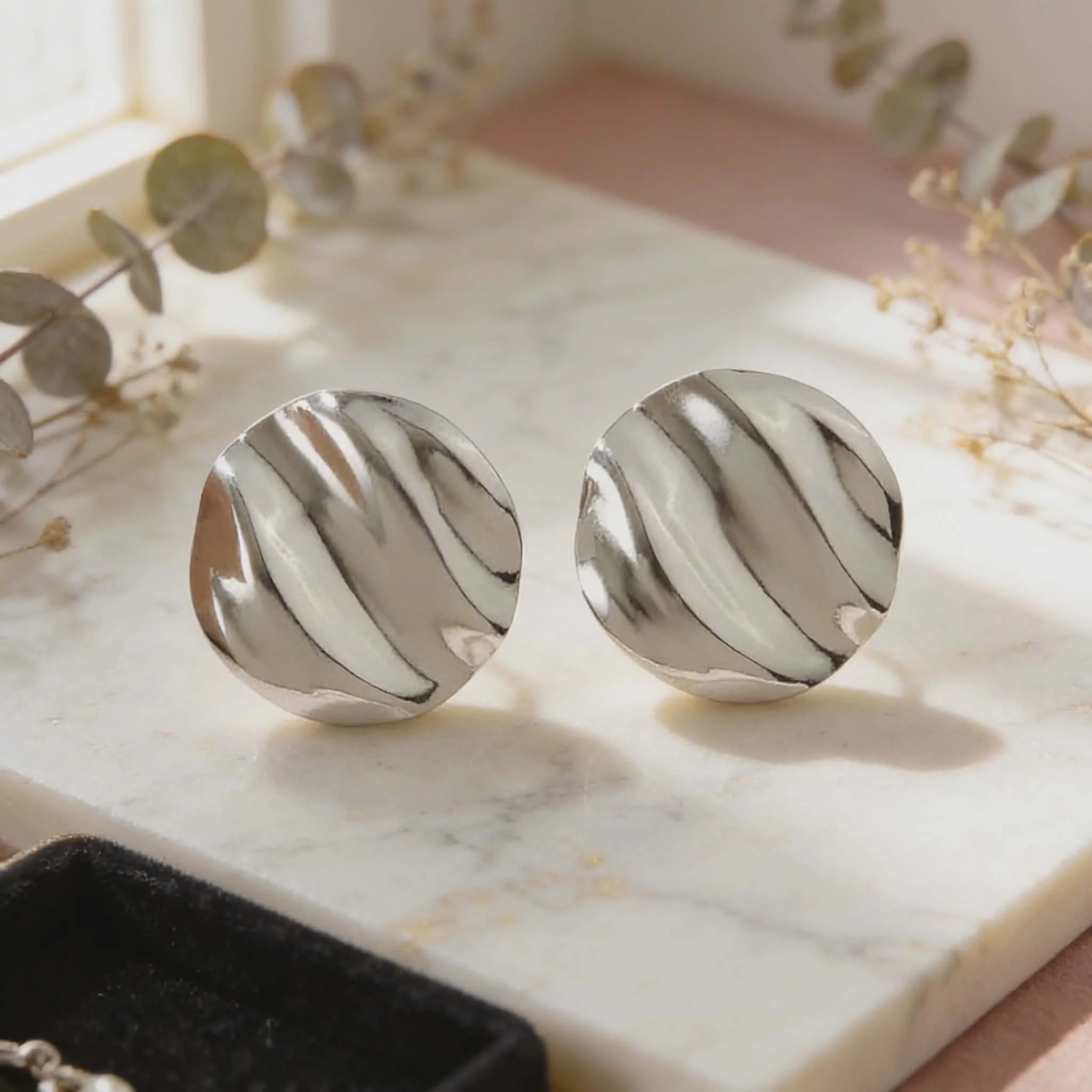 Φωτογραφία προϊόντος: LAVORE Silver Round Statement Earrings