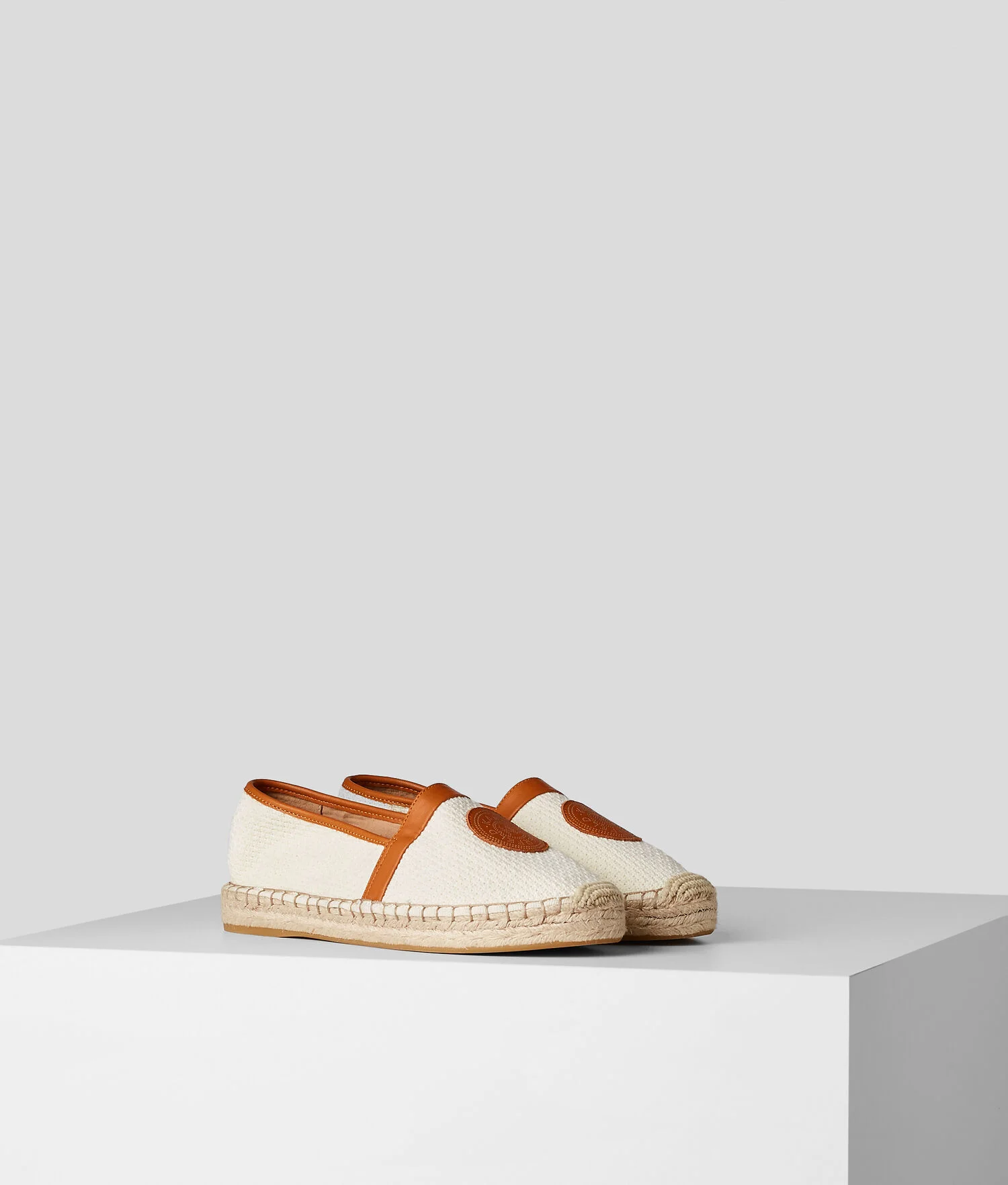 Φωτογραφία προϊόντος: Karl Lagerfeld Εσπαντρίγιες KAMINI DUO RING LOGO SLIP ON KL81160 Off White