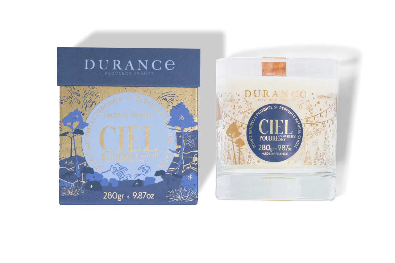 Φωτογραφία προϊόντος: Durance Candle Powdery Sky Χριστουγεννιάτικο φυτικό κερί με άρωμα πουδρένιο και ξύλινο φυτίλι 280 gr.