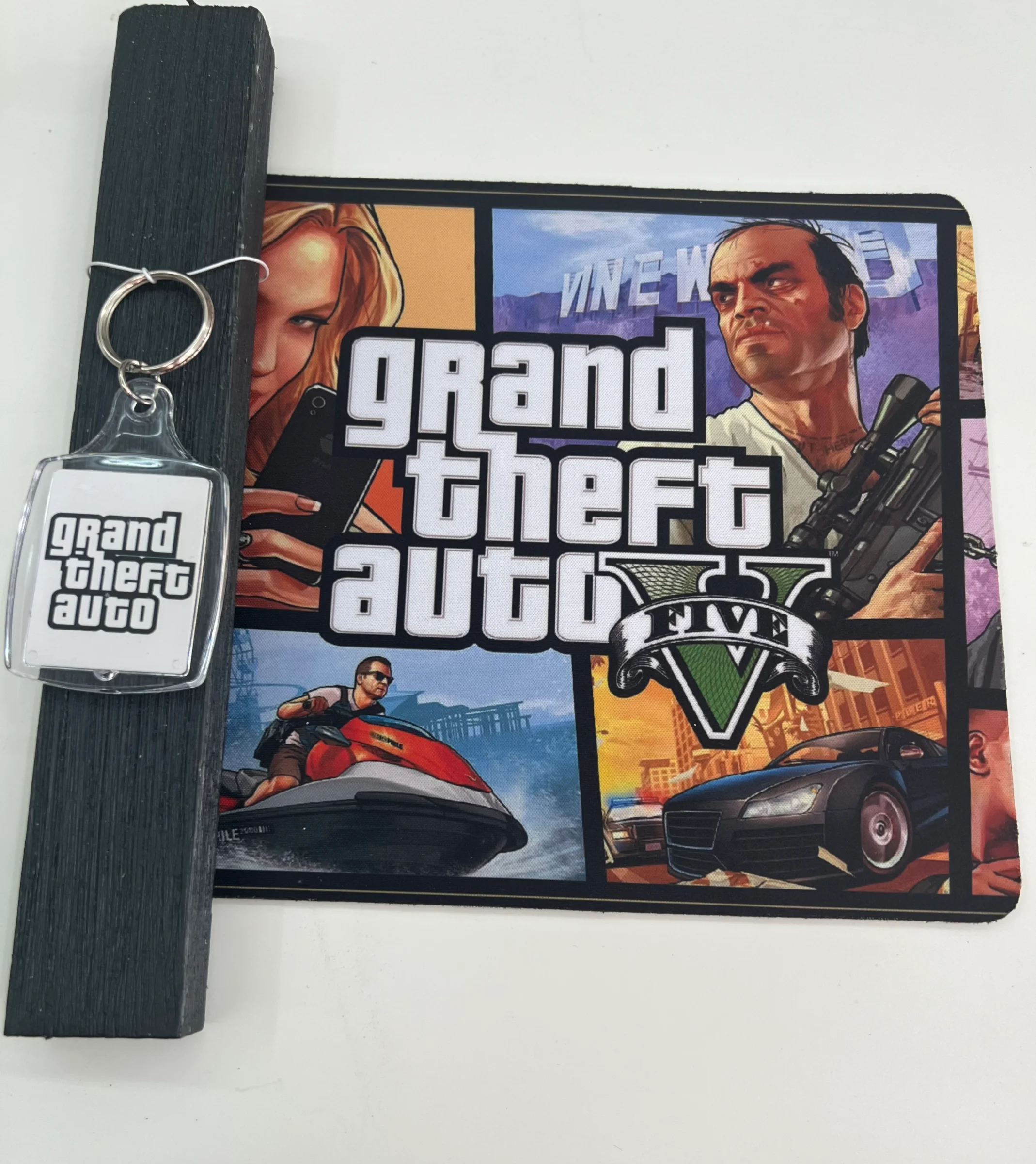 Φωτογραφία προϊόντος: Χειροποίητα GTA Λαμπάδα με μπρελόκ και mousepad