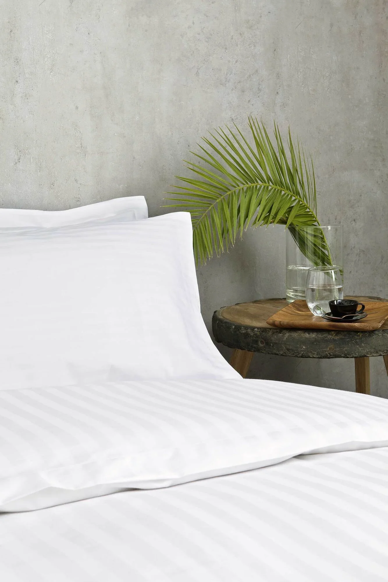 Φωτογραφία προϊόντος: Nima Hotelling Σεντόνι 280x280 - 300 Κλωστές Σατέν ρίγα 2cm - 100% Βαμβάκι Πενιέ ()