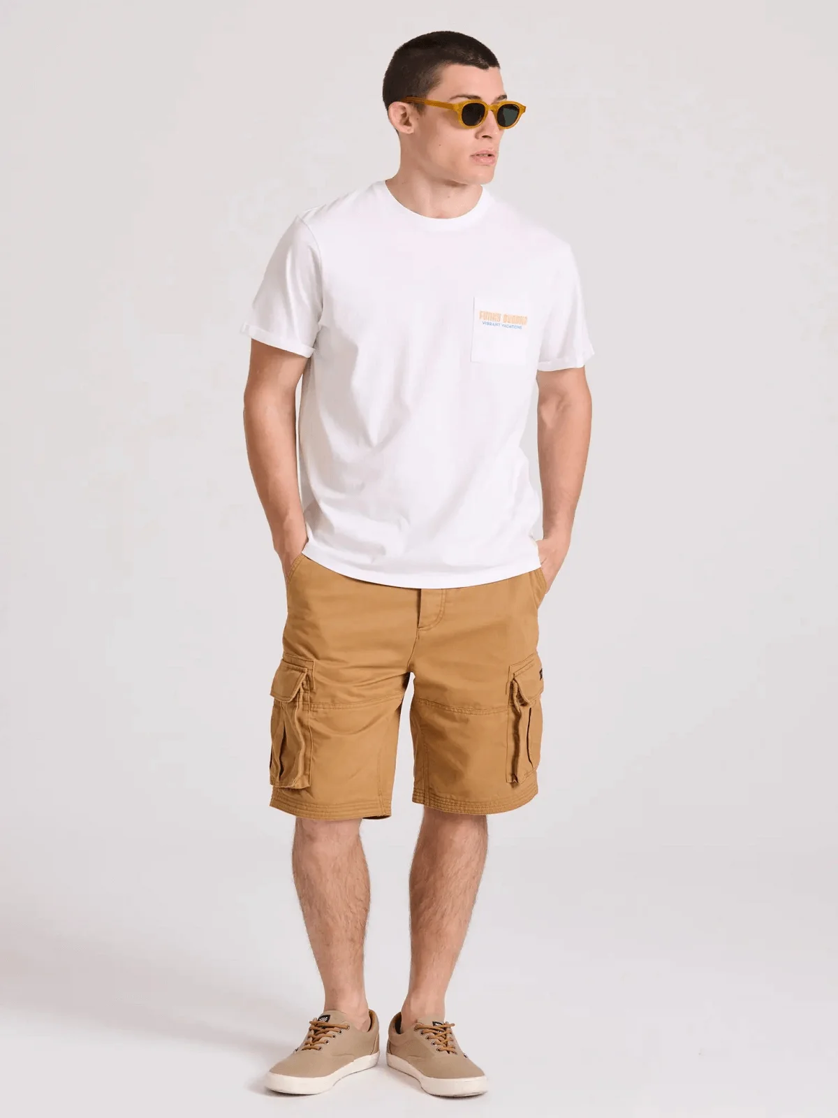 Φωτογραφία προϊόντος: Comfort fit ανδρική cargo βερμούδα Funky Buddha κάμελ χρώμα