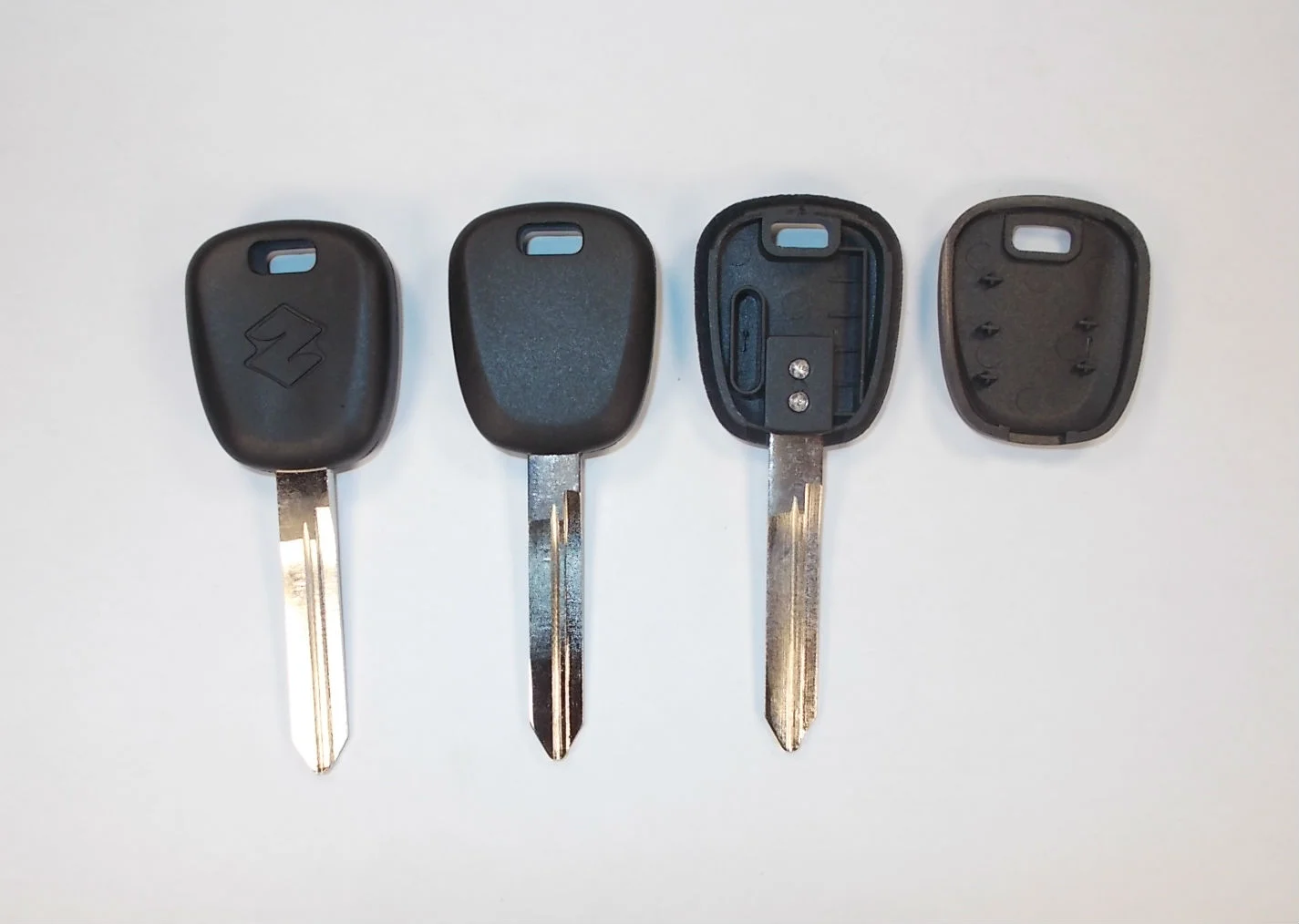 Φωτογραφία προϊόντος: Κενο κλειδι Suzuki με θεση για chip και λαμα SU19R