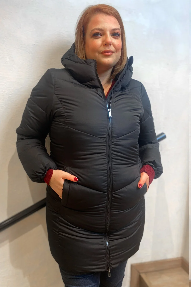 Φωτογραφία προϊόντος: HappySizes Puffer μακρύ μπουφάν με κουκούλα σε μαύρο χρώμα
