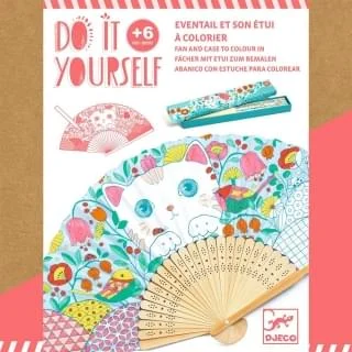 Φωτογραφία προϊόντος: Djeco Do It Your Self Φτιάχνω & Χρωματίζω Βεντάλια και θήκη Γατούλα |