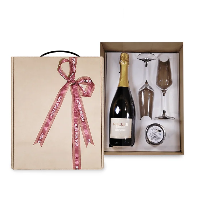 Φωτογραφία προϊόντος: G + S Art Noelle Festive Set Αφρώδης Μοσχάτος Λευκός Οίνος 750ml, 2 x Ποτήρια Σαμπάνιας Γυάλινα Κολωνάτα + Κερί Βανίλια 212ml