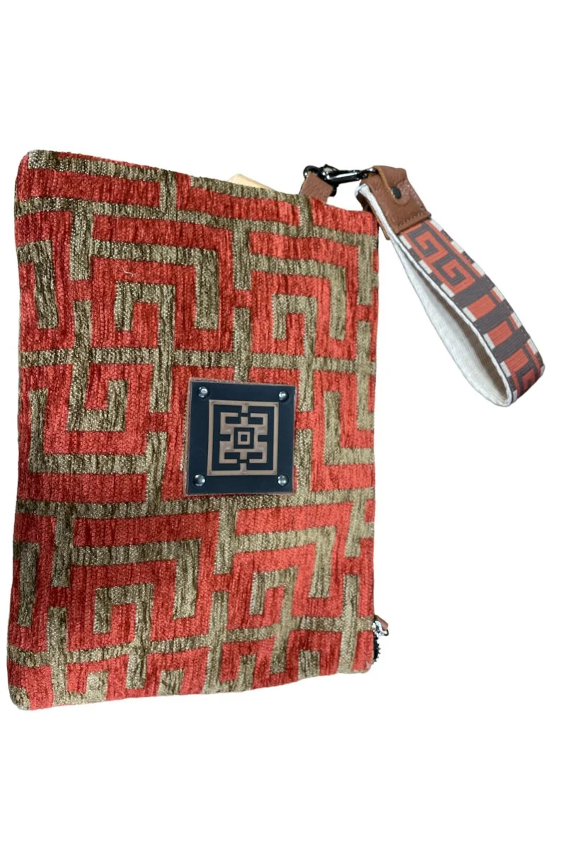 Φωτογραφία προϊόντος: Midneto Ifigenia Terracotta Brown Chenille Labyrinth Bag