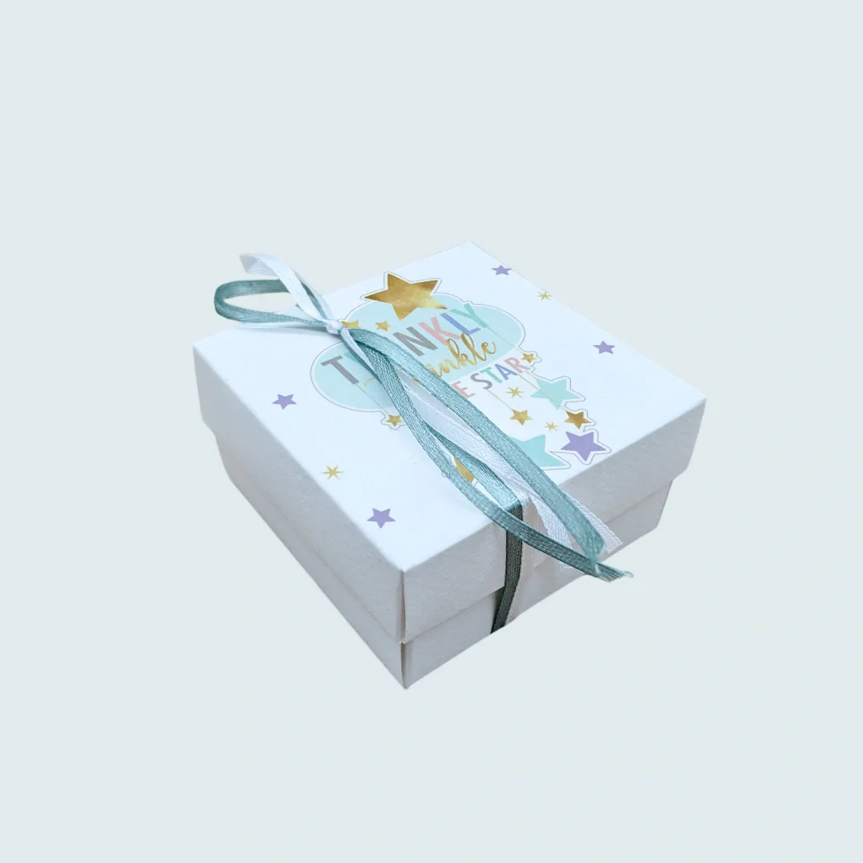 Φωτογραφία προϊόντος: Ecobags Μπομπονιέρα Βάπτισης Κουτάκι με Εκτύπωση και Κουφέτα Χατζηγιαννάκης Θέμα Σύννεφο Με Αστεράκια